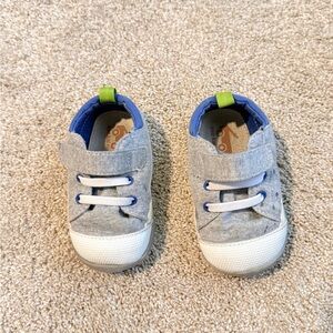 See Kai Run Stevie II Infant Toddler First Walker Sneaker  US Size 6 Gray